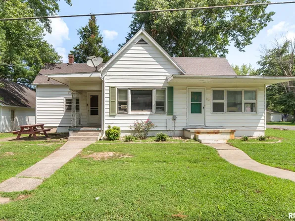 1017 E Bond St, Herrin, IL 62948