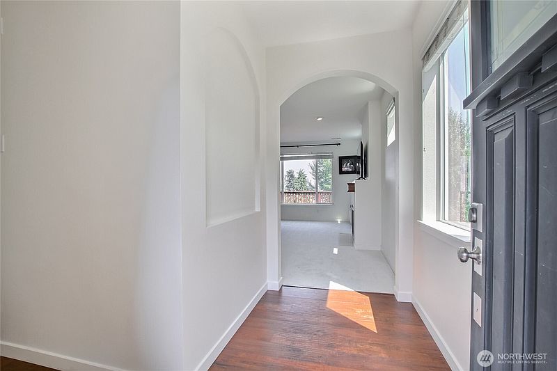 4th image of 4019 202nd Street E