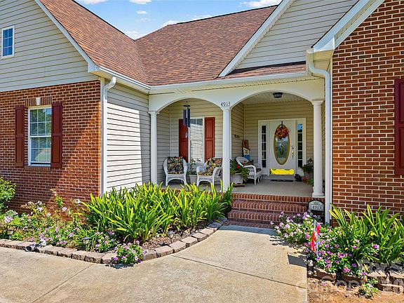 2nd image of 4913 Carillon Ct