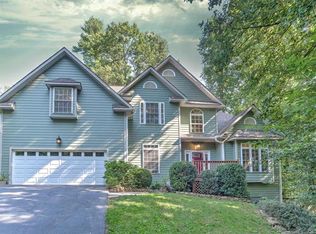 101 Coachmans Trl, Asheville, NC 28803