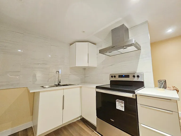 546 Albany Way NW — Photo 16
