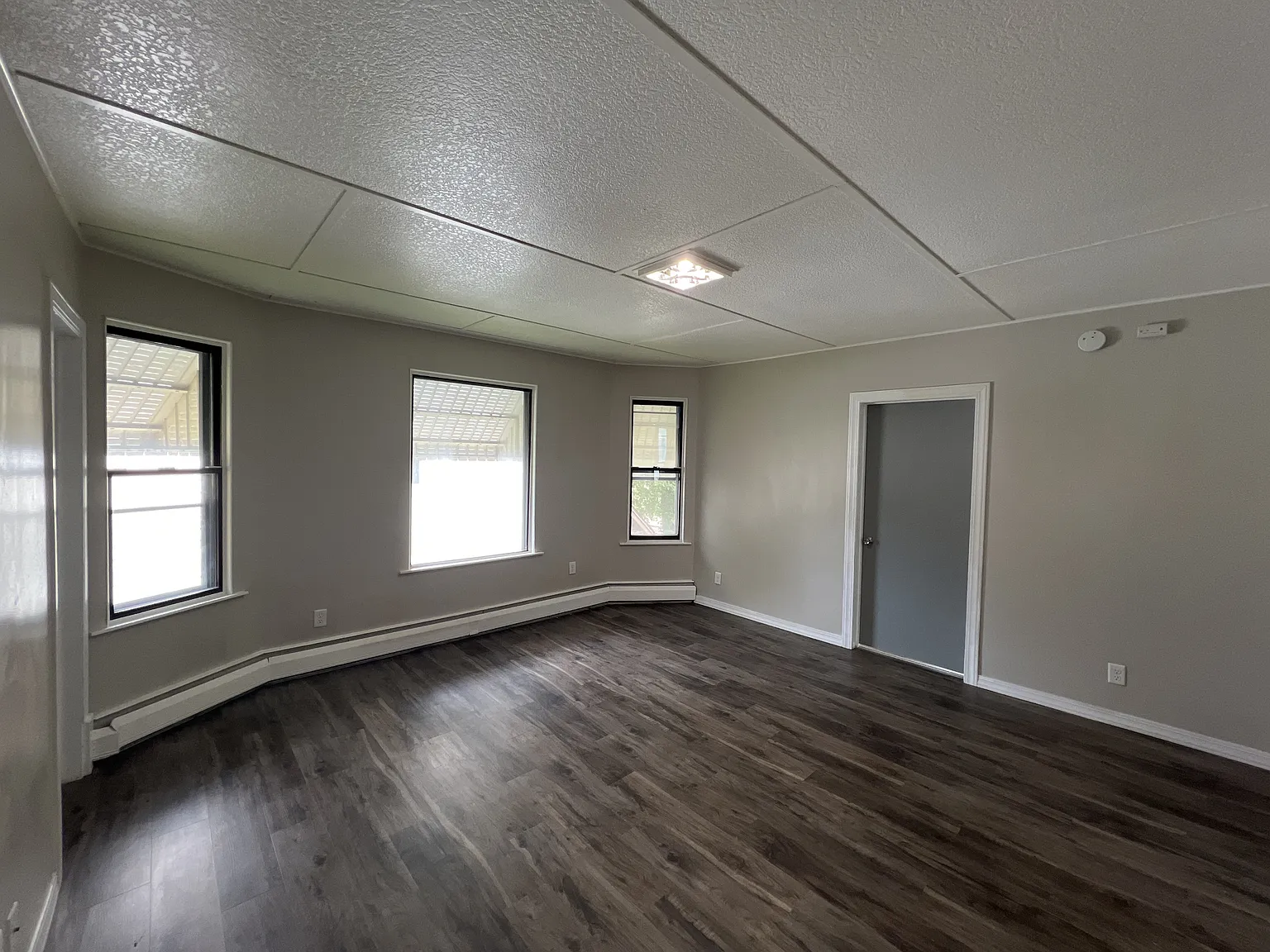 5031 19th Ave - Upper — Photo 4