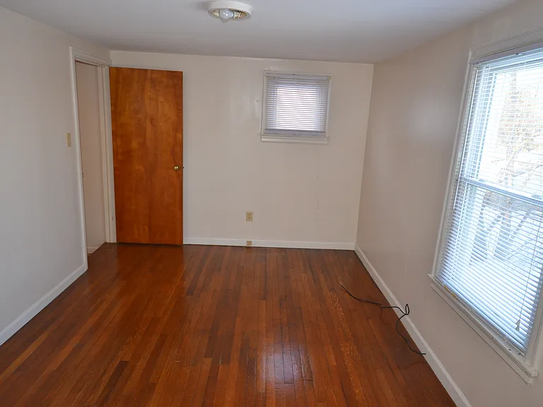 121 Hickory Rd — Photo 10