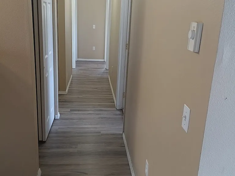 Creekside Apartments — Photo 16