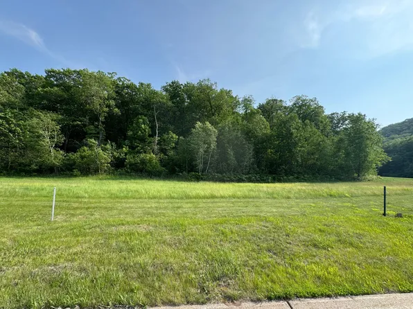 2808 Oakhurst Dr, Lake City, MN 55041