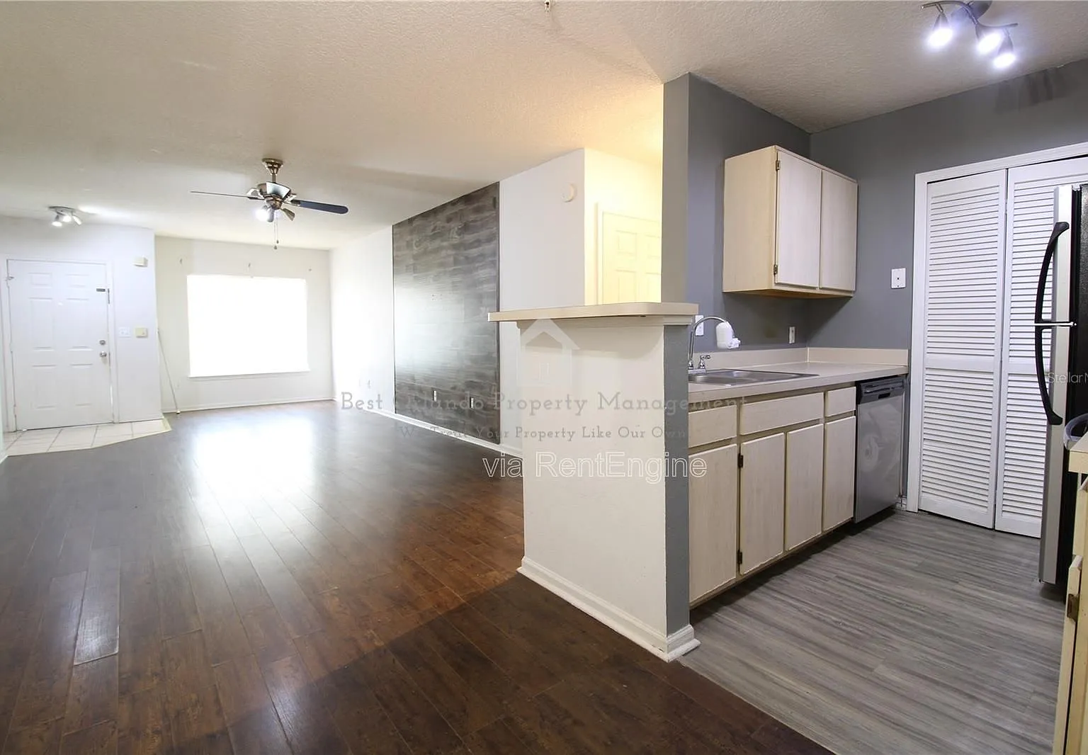 2 bed, 2.0 bath, 996 sqft, $1,600 — Photo 2