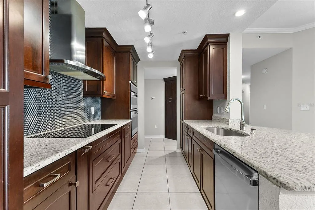 3 bed, 2.0 bath, 1648 sqft, $3,800 — Photo 3