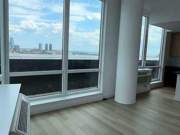 3rd image of 424 Summit Ave #901