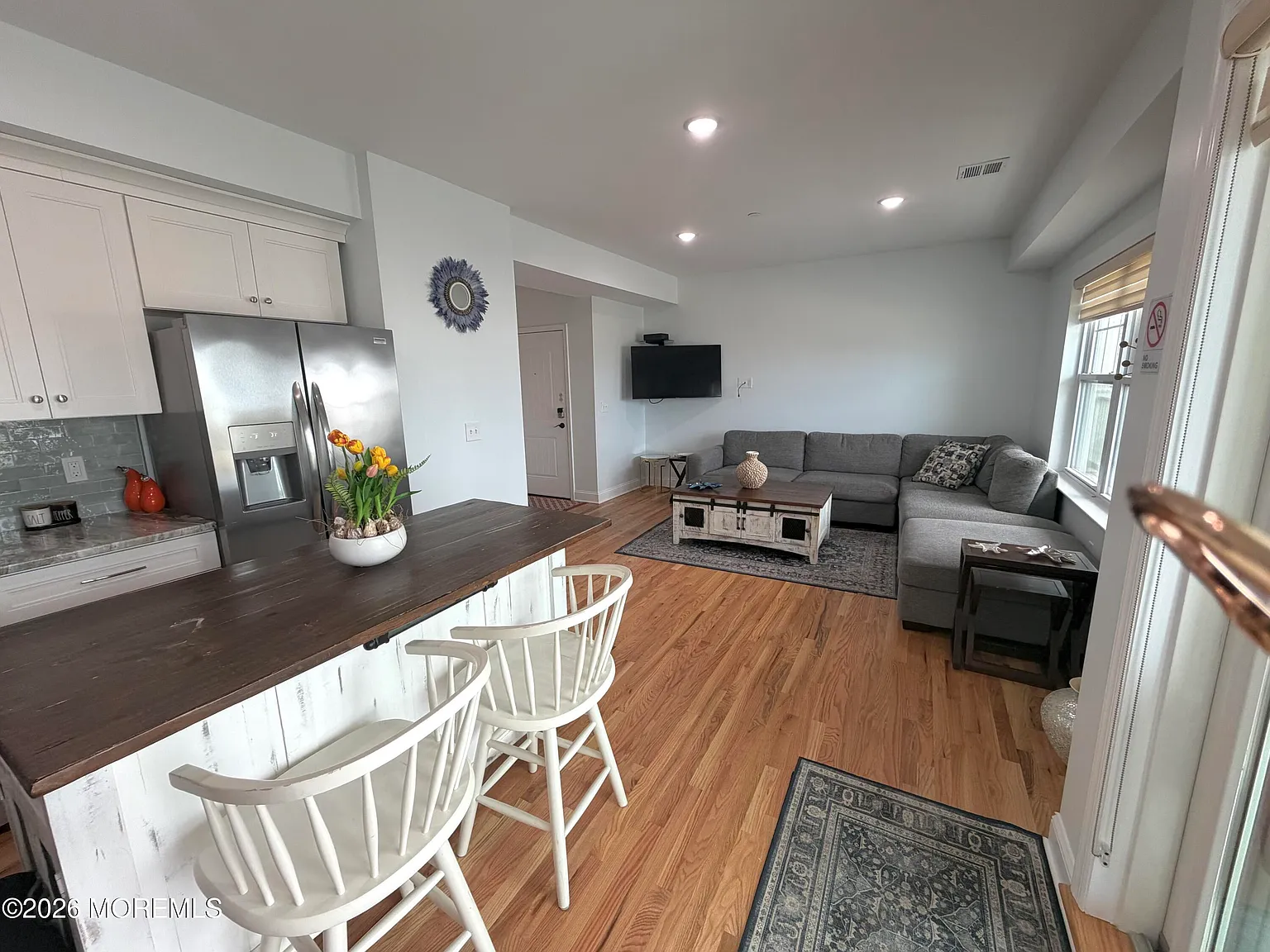2 bed, 800 sqft, $2,500 — Photo 2