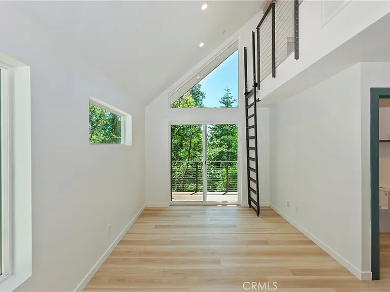 441 Oriole Dr #3 — Photo 39
