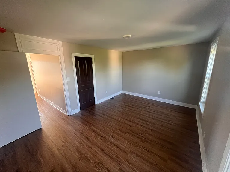 2122 Jefferson St — Photo 5