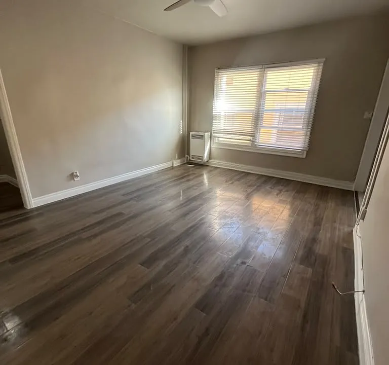 250 N Kenmore Ave #203