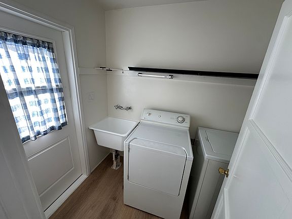 Dedicated laundry room with wash basin (washer/dryer included)