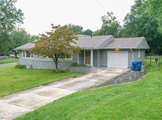 8259 Fairhill Dr NE, Warren, OH