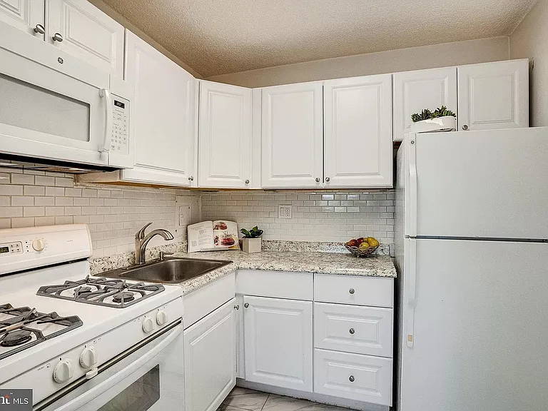 1225 Martha Custis Dr #404 — Photo 13