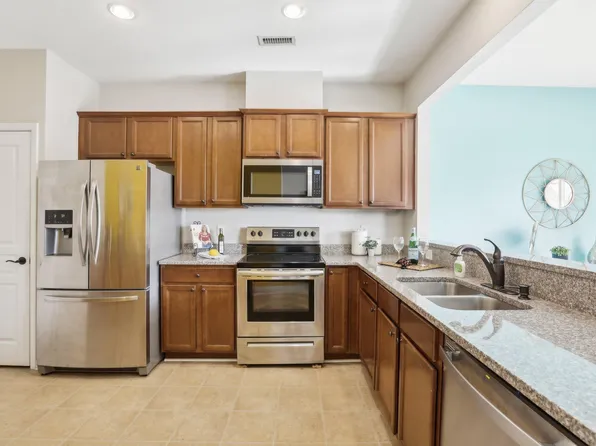 8204 Yaxley Hall Dr, Raleigh, NC 27616