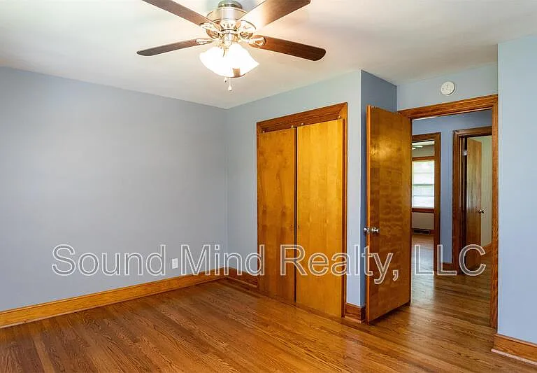 300 Tyson Ave — Photo 14