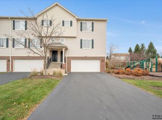 464 Evergreen Cir, Gilberts, IL 60136