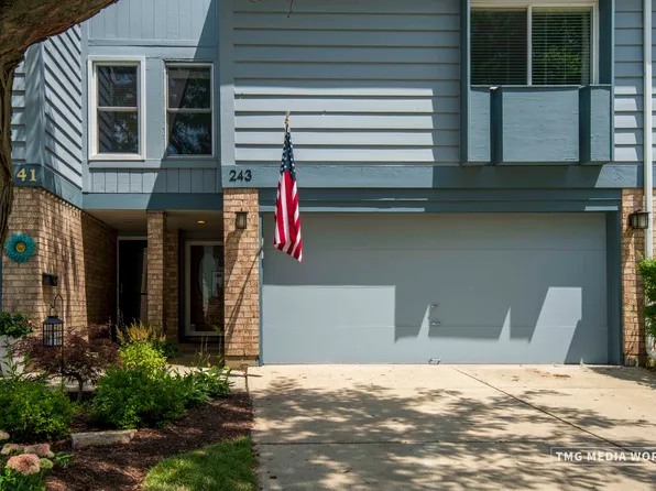 243 Lakeshore Ln, Bloomingdale, IL 60108