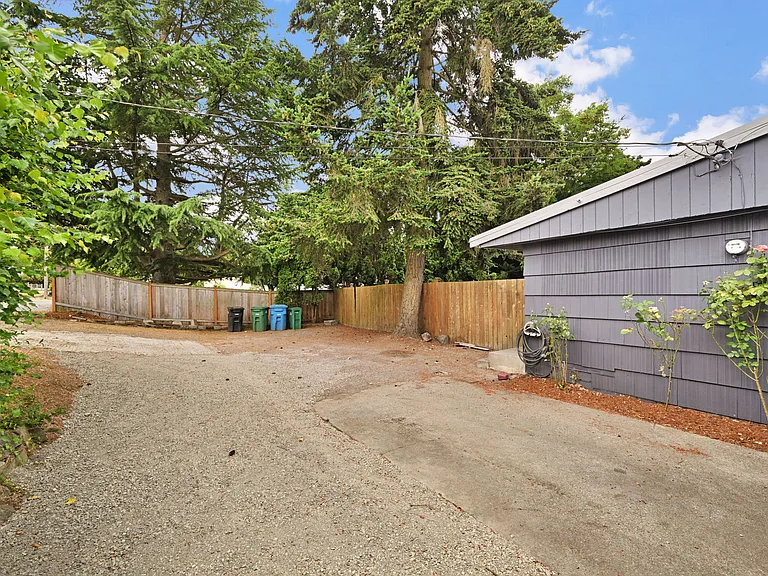 1021 NE 175th St — Photo 39