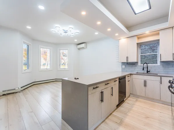 18-22 Astoria Park South image 6 of 16