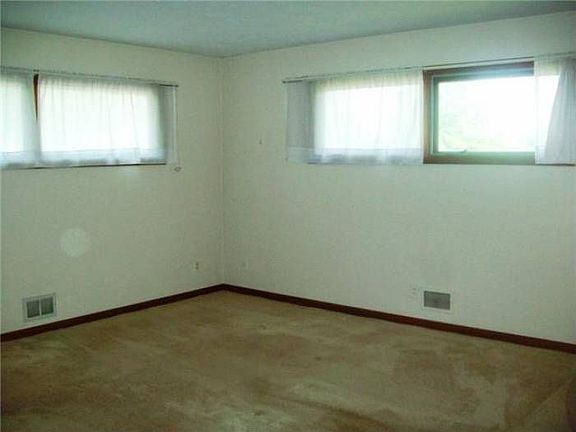 4th image of 110 Lea Dr