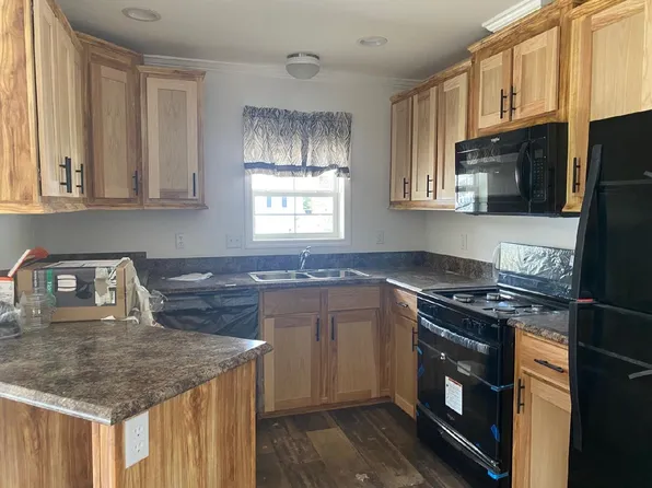 8 Flamingo Drive, Concord, NH 03301