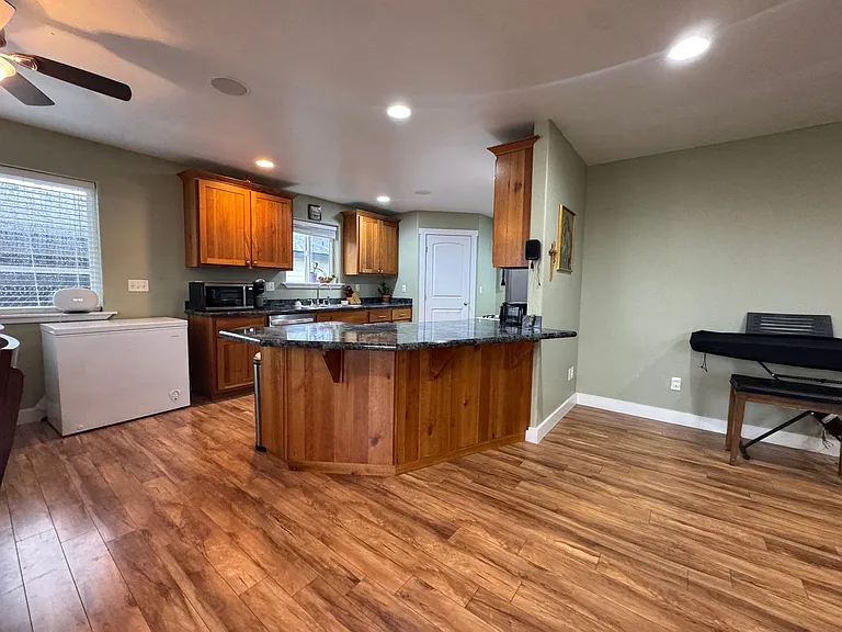 1705 E Glacier St — Photo 5