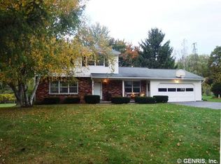 20 Peppermill Dr, Fairport, NY 14450