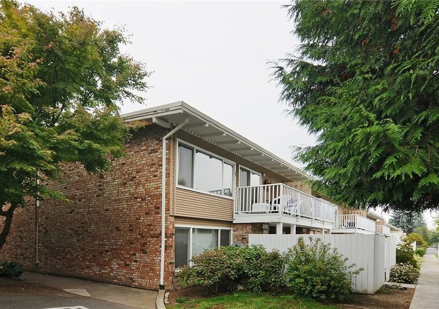 Lovely Condo in Newport Hills — Photo 1