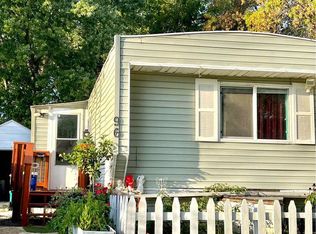 93 5th St, Windom, MN 56101