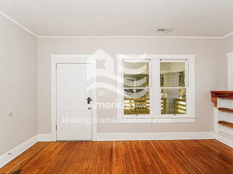 1537525_003_living_room_4.jpg