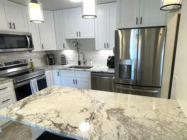 10511 Cedar Lake Rd APT 307, Minnetonka, MN 55305