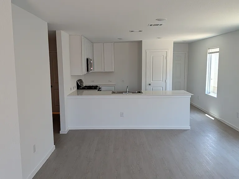 10717 Aqueduct Crk — Photo 15