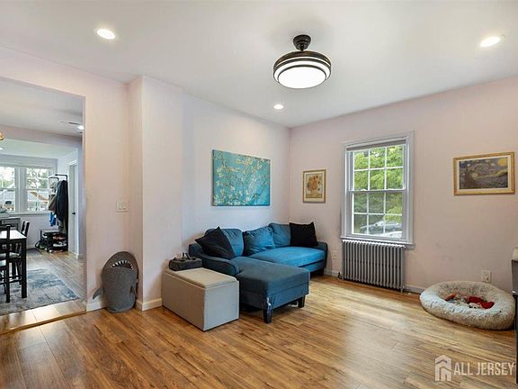 4th image of 625 2nd St