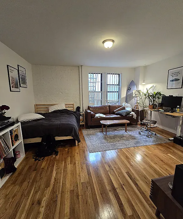 319 E 9th St #7