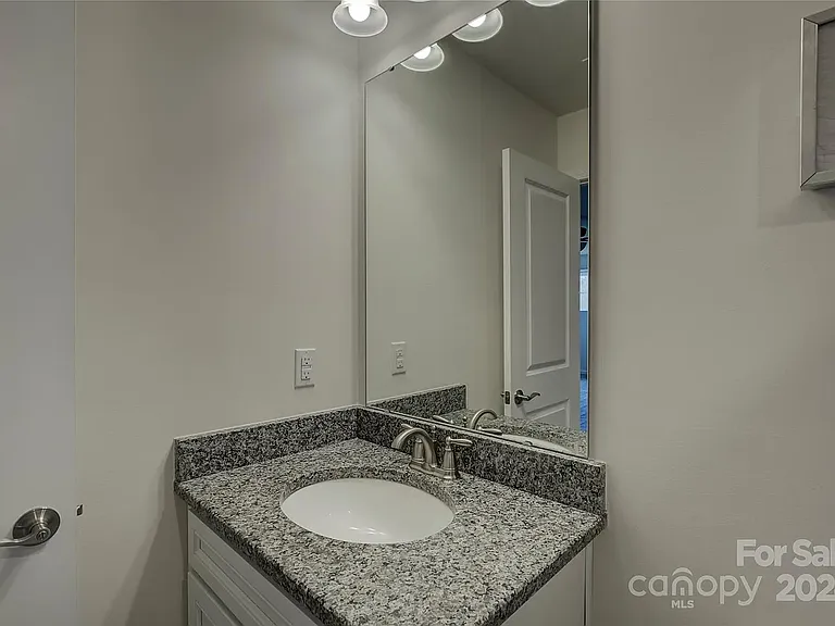 7134 Thornrose Dr — Photo 37