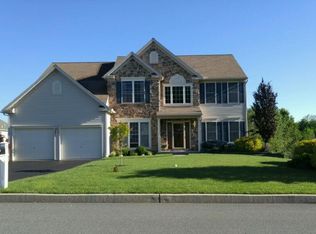 27 Mill Stream Dr, Morgantown, PA 19543