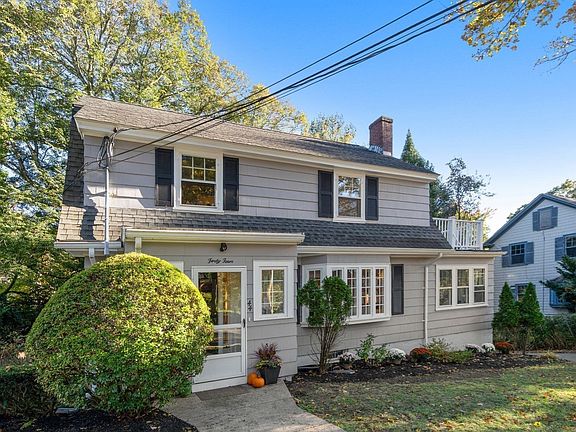 3rd image of 44 Brewster Rd