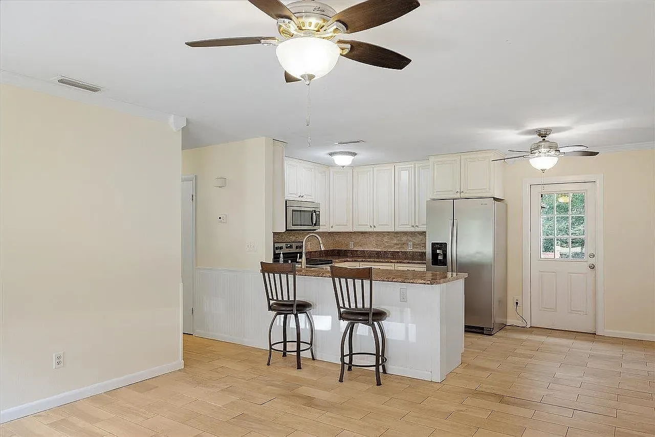 3 bed, 1092 sqft, $1,850 — Photo 4