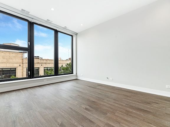 4th image of 1964 N Milwaukee Ave #401