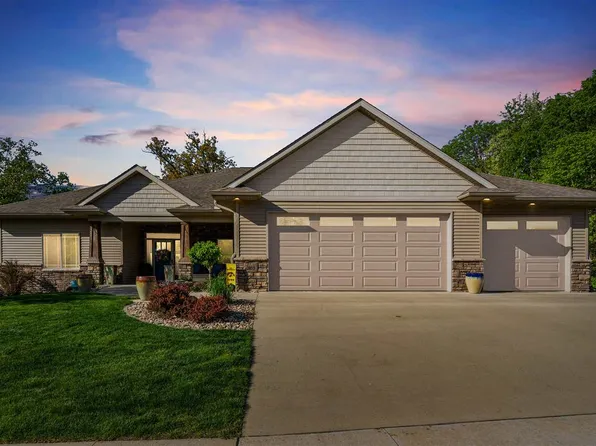 2055 Silver Maple Trl, North Liberty, IA 52317