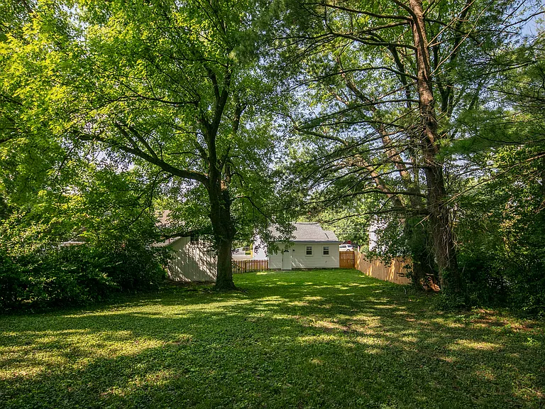 277 Elmwood Dr — Photo 13