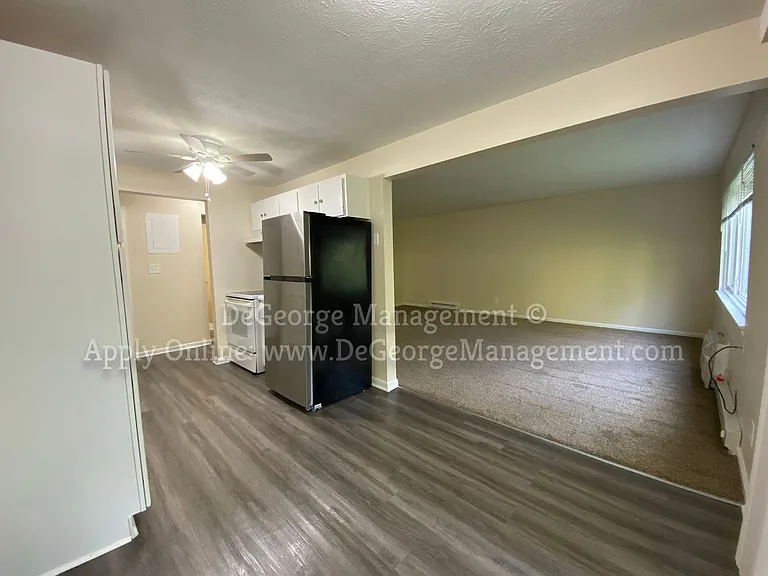 Woodside Court Apartments — Photo 22