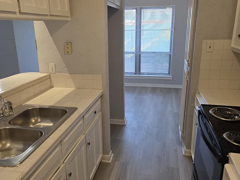 2020 Court Pl — Photo 4