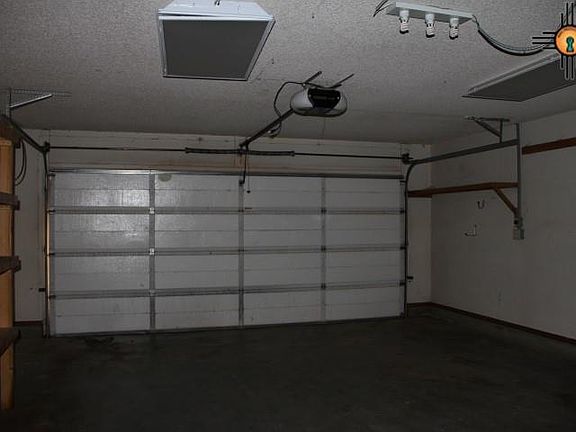 4th image of 220 Rosewood Dr