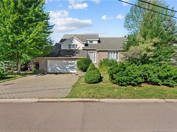 315 Belliveau St, Dieppe, NB E1A 6T5