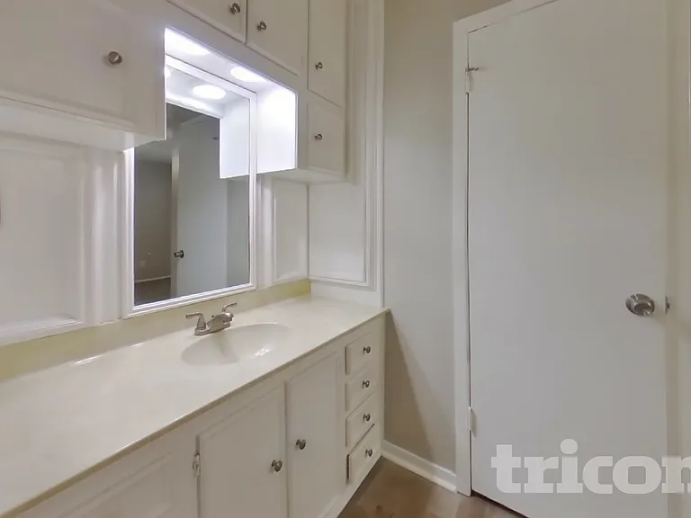 7331 Millbrae Ln — Photo 8
