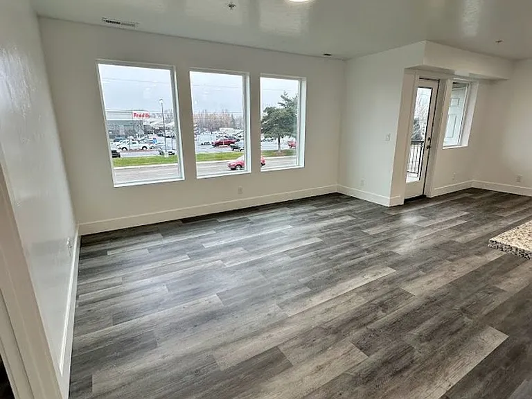 1521 Clear Creek — Photo 1