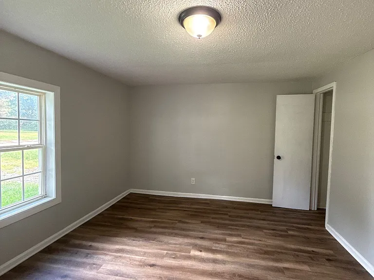 929 Scott St — Photo 5